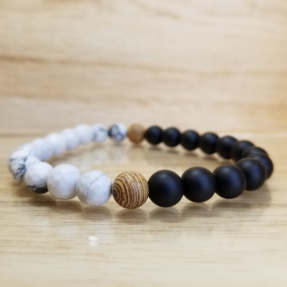 Howlite & Black Onyx Beaded Stretch Bracelet - Picture 2 of 7